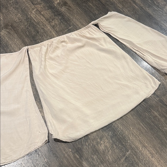 Beautiful top - Picture 2 of 4